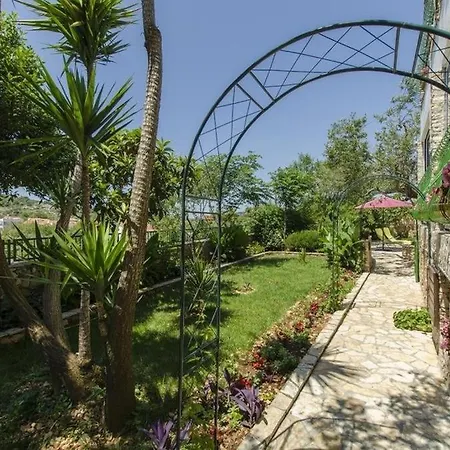 Apartment In With Terrace, Wifi Razanj