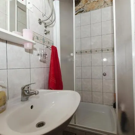 In With Terrace, Wifi *