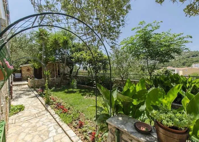 In With Terrace, Wifi 아파트 Ražanj