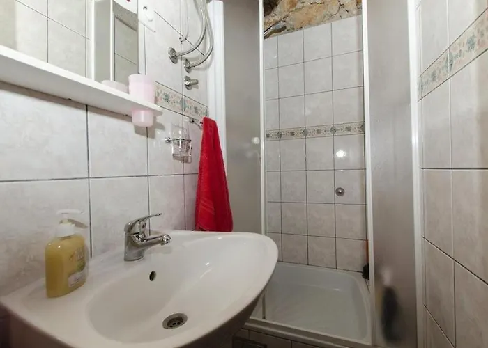 In With Terrace, Wifi *